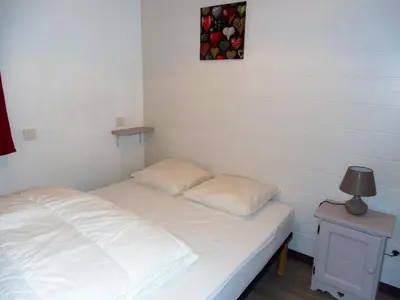 Un ou plusieurs lits dans un hébergement de l'établissement Appartement confortable à La Plagne-Tarentaise 34 m² avec balcon