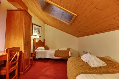 Un ou plusieurs lits dans un hébergement de l'établissement ARC 1950 - Appartement 10 personnes Duplex Cheminée - ski aux pieds - Sauna, Hammam, Jacuzzi