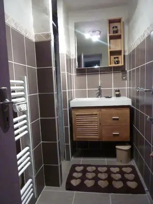 Salle de bains dans l'établissement Chalet le chamois