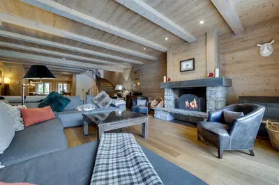 Coin salon dans l'établissement CHALET AROLAY