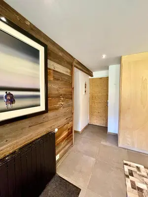Télévision ou salle de divertissement dans l'établissement Ski in-Ski out! Spacious & Stylish Apartment for 8 in the heart of Lavachet