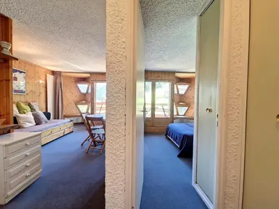 Un ou plusieurs lits dans un hébergement de l'établissement 2 pièces ski aux pieds, balcon sud, Val d'Isère - FR-1-518-150