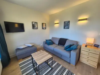 Coin salon dans l'établissement Appartement skis aux pieds, balcon vue montagne, WIFI, 4 pers. - FR-1-502-541