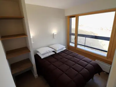 Un ou plusieurs lits dans un hébergement de l'établissement Appartement skis aux pieds, balcon vue montagne, WIFI, 4 pers. - FR-1-502-541