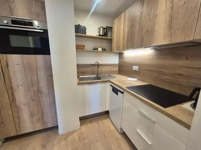 Cuisine ou kitchenette dans l'établissement Appartement skis aux pieds, balcon vue montagne, WIFI, 4 pers. - FR-1-502-541