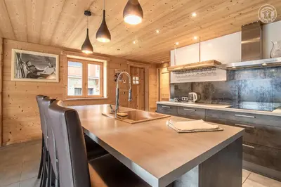 Cuisine ou kitchenette dans l'établissement Chalet Alpin Luxe, Jacuzzi, Vue