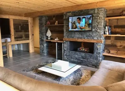 Télévision ou salle de divertissement dans l'établissement Chalet Alpin Luxe, Jacuzzi, Vue