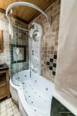Salle de bains dans l'établissement Chalet Ancolie