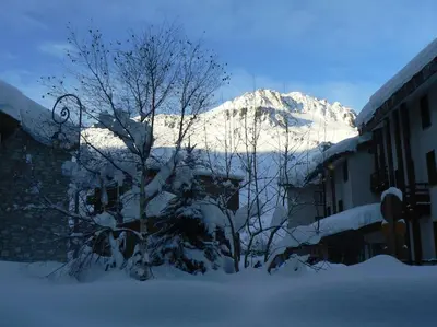 Vue générale sur la montagne ou vue sur la montagne depuis l'appartement