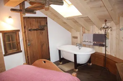 Télévision ou salle de divertissement dans l'établissement Chalet Pomme de Pin