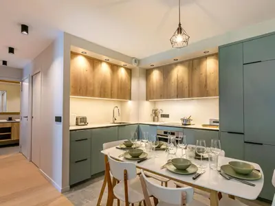 Cuisine ou kitchenette dans l'établissement Cocon intime avec WiFi et garage au pied des pistes – résidence neuve de standing - FR-1-694-338