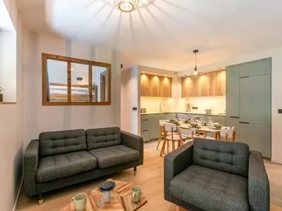 Coin salon dans l'établissement Cocon intime avec WiFi et garage au pied des pistes – résidence neuve de standing - FR-1-694-338