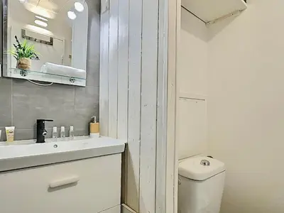 Salle de bains dans l'établissement Studio rénové pour 4 personnes proche pistes à Tignes Lavachet - FR-1-411-911