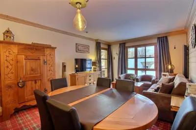 Télévision ou salle de divertissement dans l'établissement Appartement T3 ARC 1950 skis aux pieds Sauna, Hammam, Jacuzzi