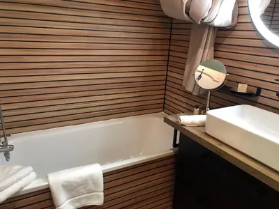 Salle de bains dans l'établissement Appartement T3 ARC 1950 skis aux pieds Sauna, Hammam, Jacuzzi