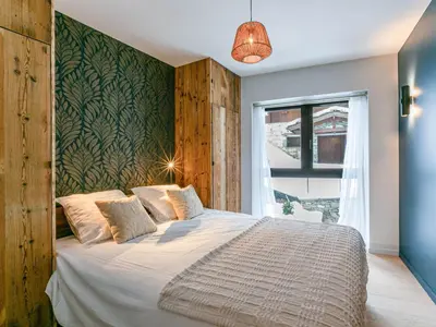 Un ou plusieurs lits dans un hébergement de l'établissement Cocon intime avec WiFi, garage, et accès direct aux pistes dans résidence neuve à Val d'Isère - FR-1-694-339