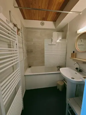 Salle de bains dans l'établissement Arc 2000 - Charmant appartement 4 personnes, chambre séparée, calme et en plein centre