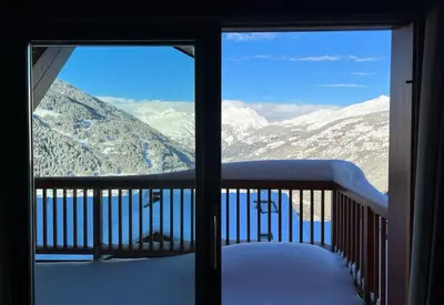 Vue générale sur la montagne ou vue sur la montagne depuis l'appartement