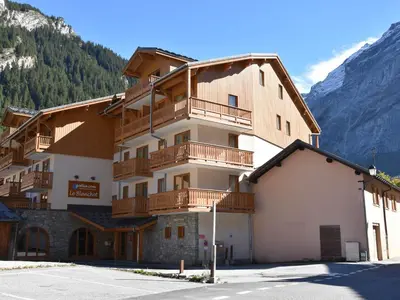 Plan de l'établissement Appartement 3 pièces avec terrasse, proche centre et commerces - FR-1-464-221