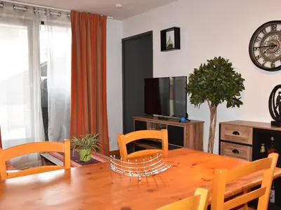 Plan de l'établissement Appartement 3 pièces avec terrasse, proche centre et commerces - FR-1-464-221