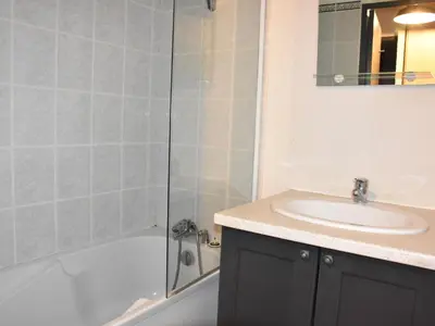 Plan de l'établissement Appartement 3 pièces avec terrasse, proche centre et commerces - FR-1-464-221