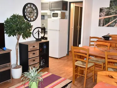 Plan de l'établissement Appartement 3 pièces avec terrasse, proche centre et commerces - FR-1-464-221
