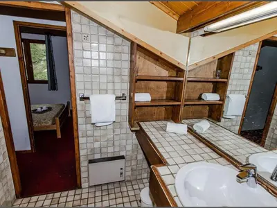 Salle de bains dans l'établissement Appartement confortable 6 pers - Centre Val-d'Isère - FR-1-518-140