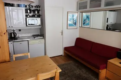 Cuisine ou kitchenette dans l'établissement Résidence Home Club - Studio avec vue imprenable retour ski aux pieds MAE-8224