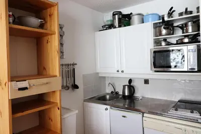 Cuisine ou kitchenette dans l'établissement Résidence Home Club - Studio avec vue imprenable retour ski aux pieds MAE-8224
