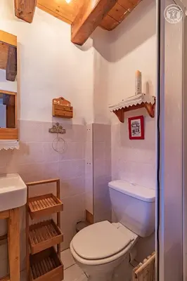 Salle de bains dans l'établissement Magnifique chalet Mistouflon