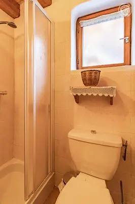Salle de bains dans l'établissement Magnifique chalet Mistouflon