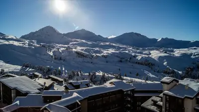 Vue générale sur la montagne ou vue sur la montagne depuis l'appartement