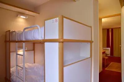 Un ou plusieurs lits dans un hébergement de l'établissement Appartement avec vue et accès skis aux pieds
