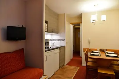 Cuisine ou kitchenette dans l'établissement Appartement avec vue et accès skis aux pieds