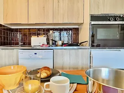 Cuisine ou kitchenette dans l'établissement 2 pièces 5 pers aux pieds des pistes à Val d'Isère - FR-1-411-916