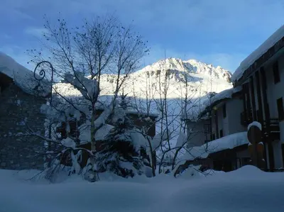 Vue générale sur la montagne ou vue sur la montagne depuis l'appartement
