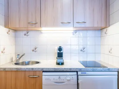 Cuisine ou kitchenette dans l'établissement Studio Les Tommeuses - Val Claret-36 by Interhome