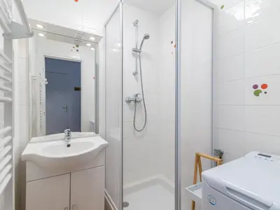 Salle de bains dans l'établissement Studio Les Tommeuses - Val Claret-36 by Interhome