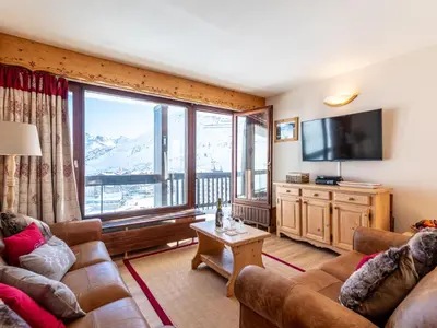 Télévision ou salle de divertissement dans l'établissement Apartment Le Bec Rouge - Le Lac-10 by Interhome