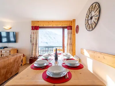 Coin salon dans l'établissement Apartment Le Bec Rouge - Le Lac-10 by Interhome