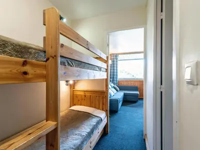 Un ou plusieurs lits superposés dans un hébergement de l'établissement Studio Home Club - Lavachet-12 by Interhome