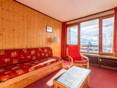 Coin salon dans l'établissement Apartment Le Grand Tichot A et B - Val Claret-17 by Interhome
