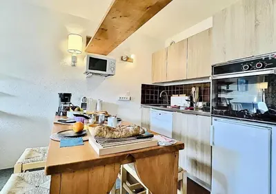 Cuisine ou kitchenette dans l'établissement Résidence Le Villaret - 2 pièces spacieux pour 5 personnes situé au pied des pistes de 