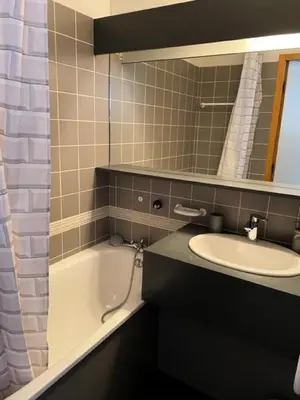 Salle de bains dans l'établissement Résidence Carene - Appartement · Proche des pistes · Balcon MAE-8151