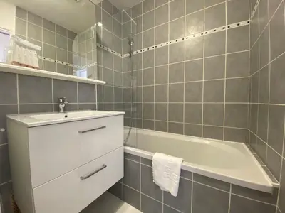 Salle de bains dans l'établissement Appartement rénové dans le Lavachet, 4 personnes - FR-1-641-33