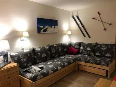 Coin salon dans l'établissement Appartement rénové ski aux pieds, balcon, 5 pers. - FR-1-181-2746