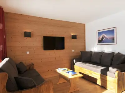 Télévision ou salle de divertissement dans l'établissement Appartement rénové skis aux pieds, parfait pour 6 pers. - FR-1-181-2756