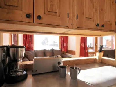 Coin salon dans l'établissement Appartement rénové skis aux pieds, parfait pour 6 pers. - FR-1-181-2756