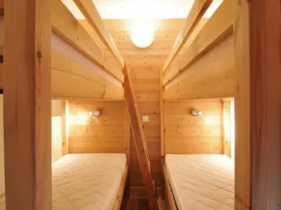 Un ou plusieurs lits dans un hébergement de l'établissement Appartement rénové skis aux pieds, parfait pour 6 pers. - FR-1-181-2756