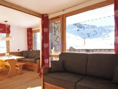 Coin salon dans l'établissement Appartement rénové skis aux pieds, parfait pour 6 pers. - FR-1-181-2756